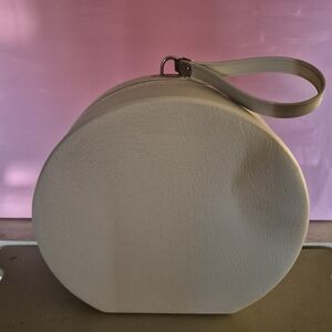 Vintage 60's Beige Hard Plastic Round Make Up Case/Jewelery Box Nice Condition